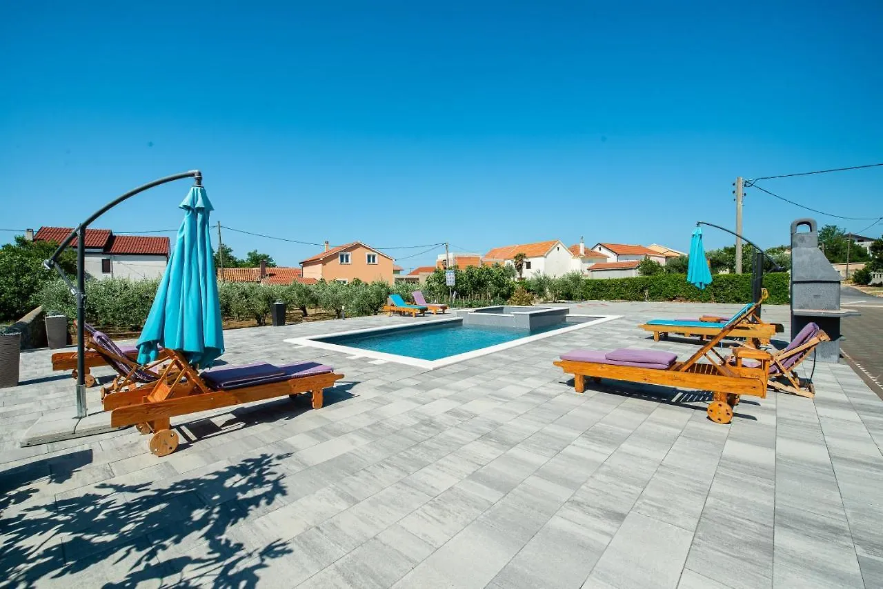 Family Friendly House With A Swimming Pool Privlaka, Zadar - 5762 Villa Kroatien