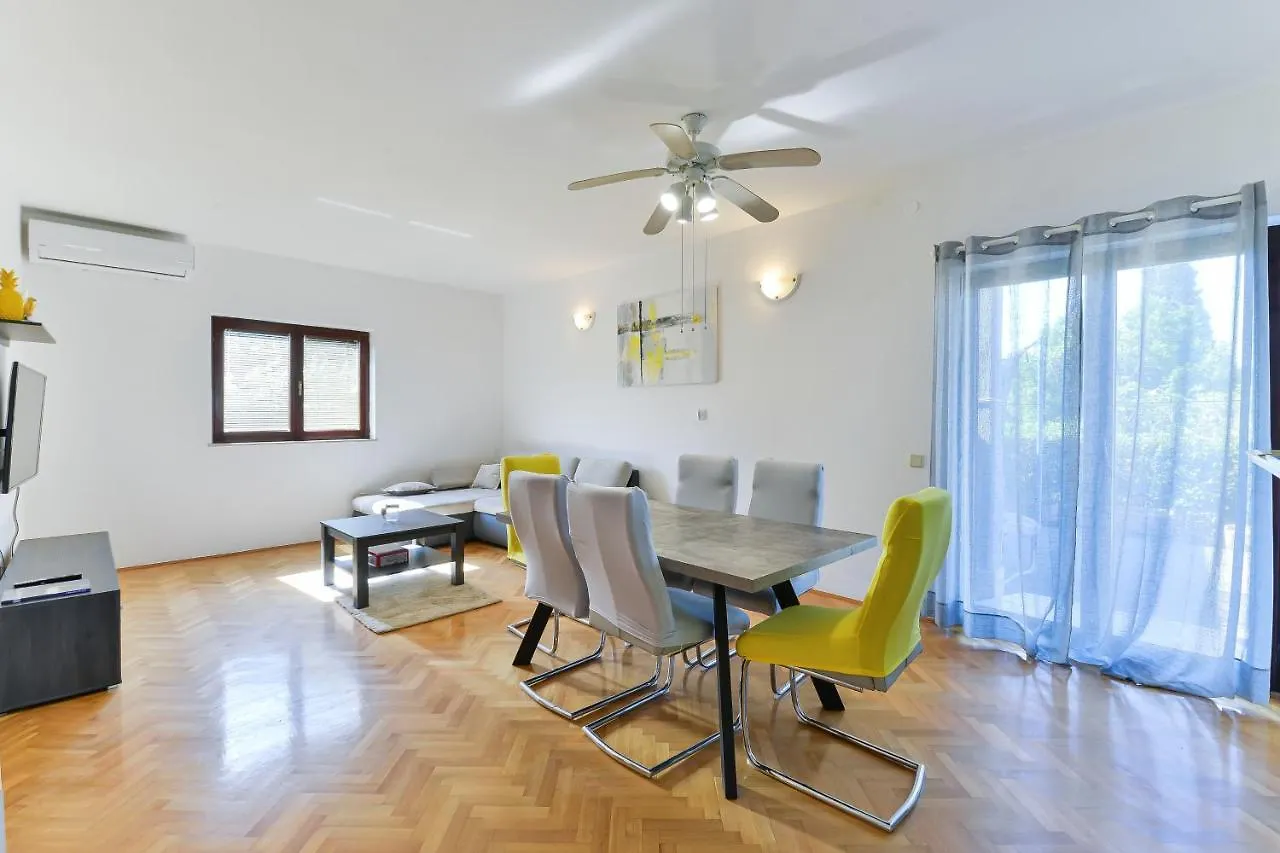 Feriehus Family Friendly House With A Swimming Pool Privlaka, Zadar - 5762 Villa