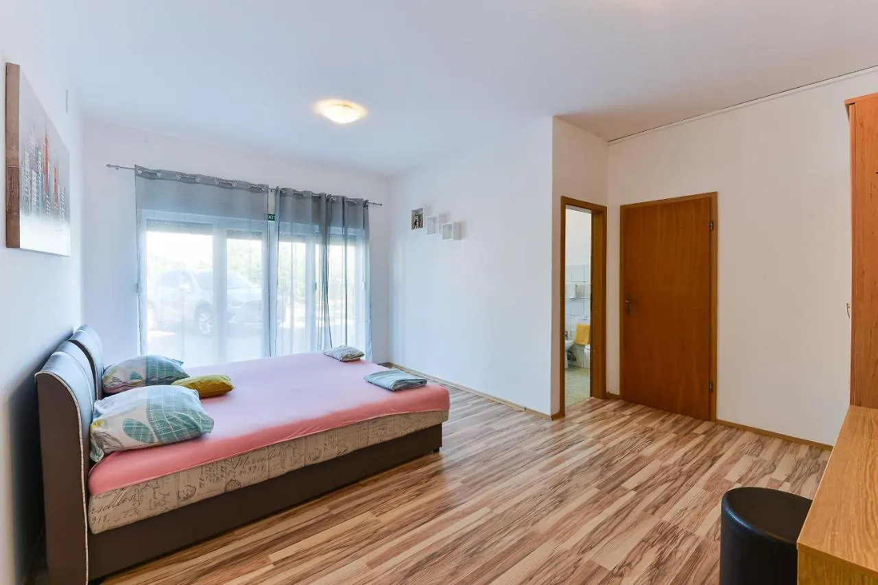 Family Friendly House With A Swimming Pool Privlaka, Zadar - 5762 Villa Kroatien