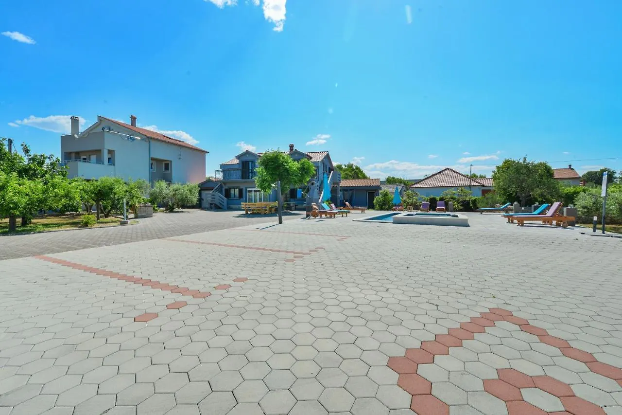 Willa Family Friendly House With A Swimming Pool Privlaka, Zadar - 5762