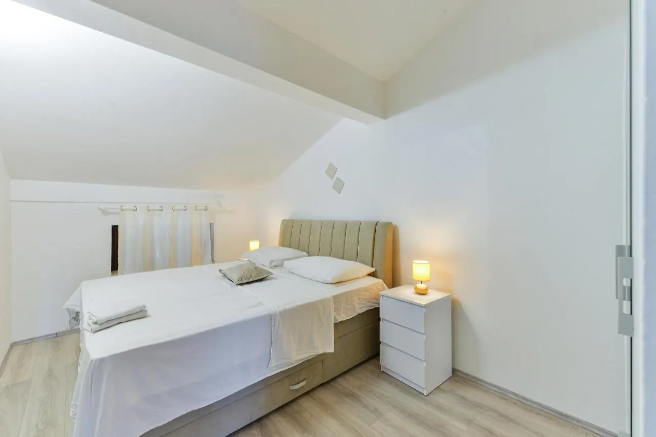 Dom wakacyjny Willa Family Friendly House With A Swimming Pool Privlaka, Zadar - 5762