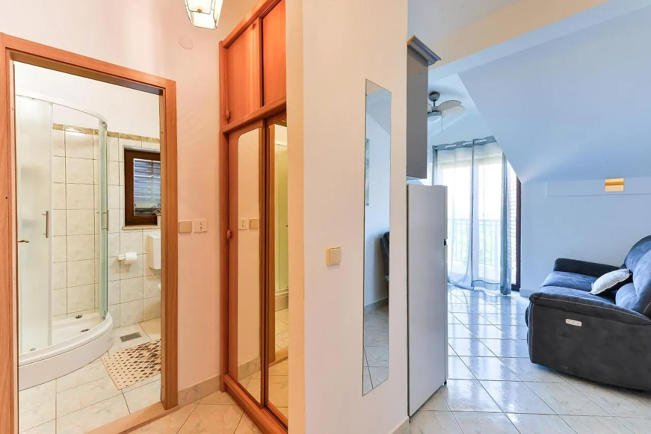 Willa Family Friendly House With A Swimming Pool Privlaka, Zadar - 5762 Dom wakacyjny Privlaka (Zadar)